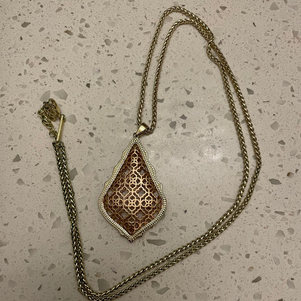 Kendra Scott necklace
